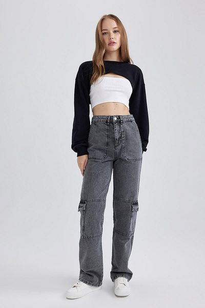 DeFacto Thick and Coool Crop Sweatshirt - Crew Neck B2563ax23au