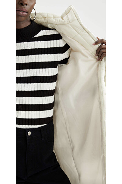 DeFacto Regular Fit Dik Yaka Kapitoneli Cepli Kemerli Uzun Şişme Kışlık Mont