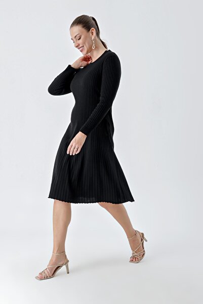 CHUBA Γυναικείο πλεκτό φόρεμα με ριμπ λαιμόκοψη μέχρι το γόνατο μαύρο 24W119