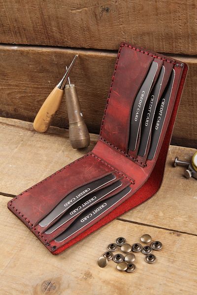 New Coast Leather 1900's Ръчно изработен мъжки портфейл от естествена кожа в червен цвят