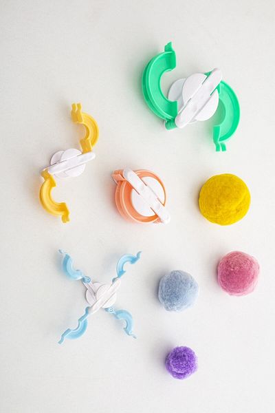 EstaRosa Pom Pom Apparatus Set