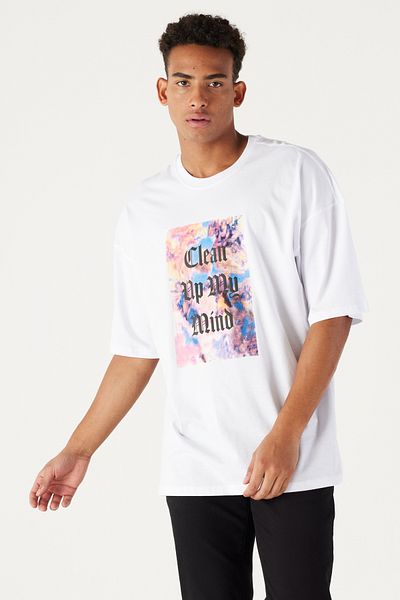 AC&Co / Altınyıldız Classics Weißes, übergroßes, locker geschnittenes, bedrucktes T-Shirt aus 100 % Baumwolle mit Rundhalsausschnitt für Herren
