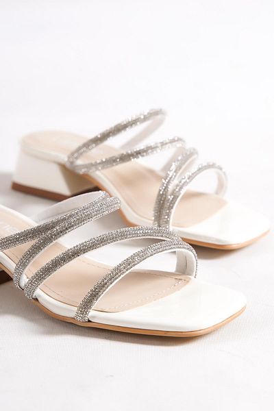 Capone Outfitters Capone Blunt Toe Stone Banded Short Heeled Patent Leather White Women's Slippers