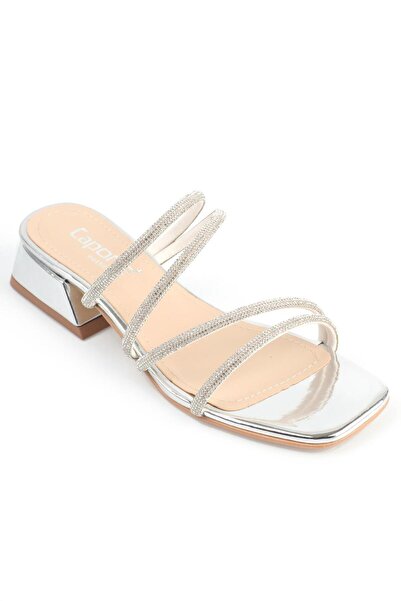 Capone Outfitters Stříbrné dámské pantofle Capone Blunt Toe Stone s krátkým zrcadlovým podpatkem na podpatku