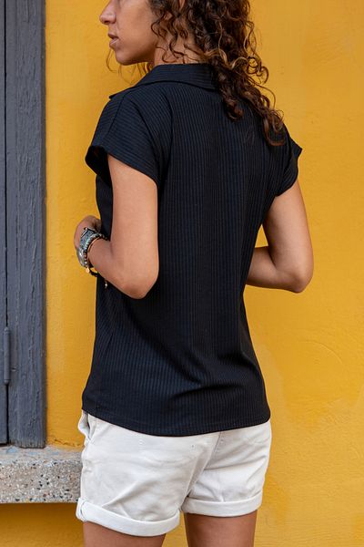 Güneşkızı Tricou negru cu gât polo pentru femei GK-BSTW2879