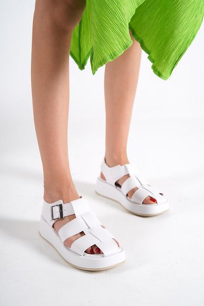 Capone Outfitters Capone Gladiator Riemchen-Keilabsatz, weiße Damen-Flatform-Sandalen