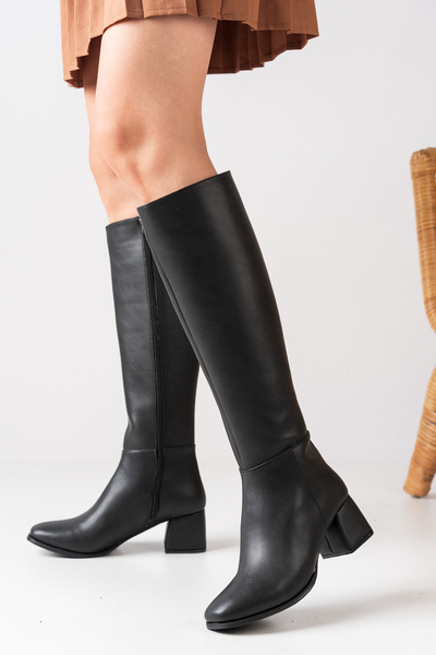 RedShoes حذاء طويل بكعب أسود وسحاب