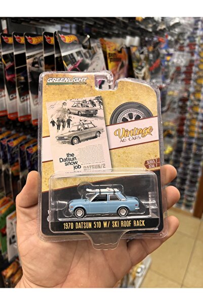 Greenlight 1970 Datsun 570 w SKI ROOF RACK