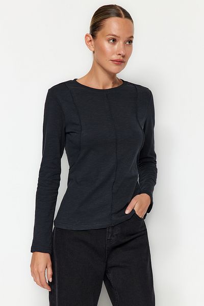 Trendyol Collection Antracitové prošívání Detailní Crew Neck Pletené tričko Slim Fit TWOAW24TS00009