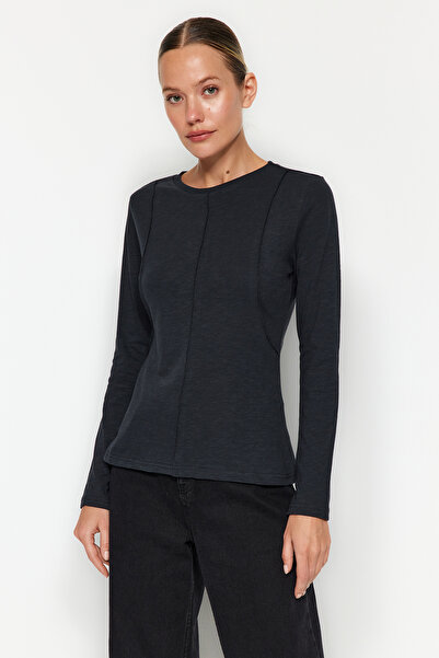 Trendyol Collection Πλεκτό μπλουζάκι με ραφές από ανθρακί με λεπτομερή λαιμόκοψη με λεπτή εφαρμογή TWOAW24TS00009