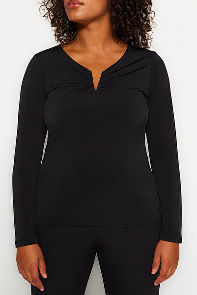 Trendyol Curve Černá pletená halenka Sandy s výstřihem do V pro větší velikosti TBBAW24AF00030