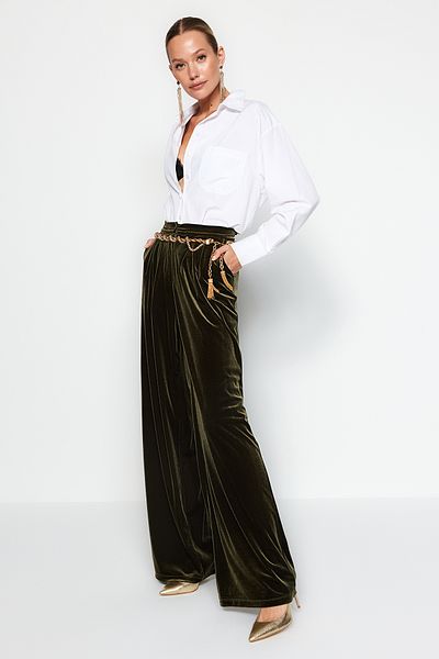 Trendyol Collection Limitierte Edition – Khakifarbene Samthose TPRAW23PL00017