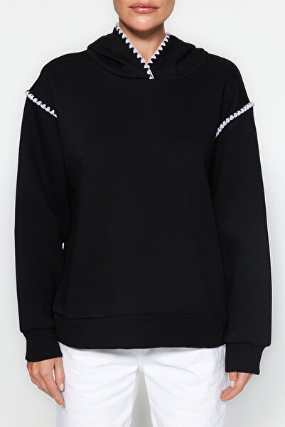 Trendyol Collection Černá háčkovaná mikina s kapucí a tlustým fleecem uvnitř TWOAW24SW00180