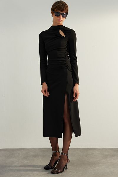 Trendyol Collection Limitovaná edice Černé okno/výřez detailně krepové šaty TPRAW24EL00191