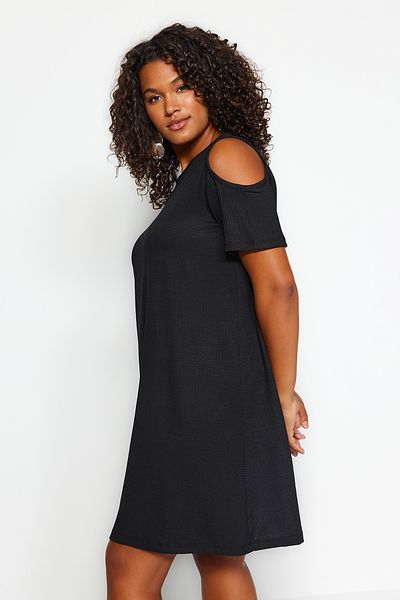 Trendyol Curve Schwarzes, detailliertes, gestricktes Sommerkleid in Übergröße in A-Linie TBBSS22EL2986