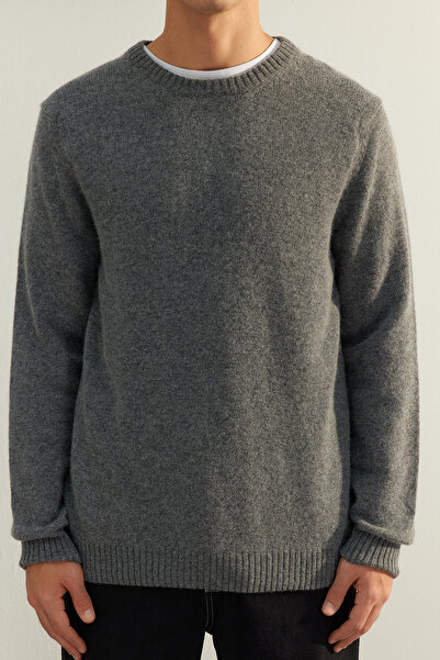 Trendyol Collection Limited Edition – Dunkelgrauer Wollstrickpullover mit Rundhalsausschnitt TMNAW24KZ00058