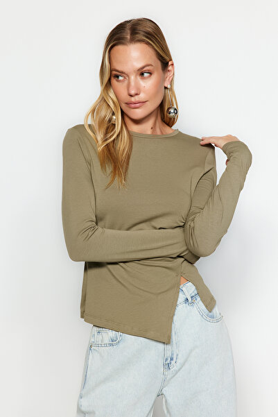 Trendyol Collection Dzianinowa bluzka khaki z pojedynczym rozcięciem i szczegółowym marszczeniem, z okrągłym dekoltem TWOAW24BZ00388