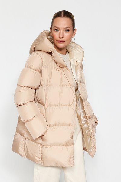 Trendyol Collection Béžová vodoodpudivá bunda s kapucí TWOAW24MO00236