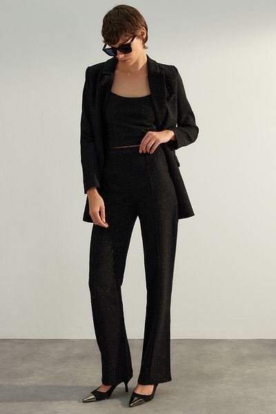 Trendyol Collection Schwarze, gerade geschnittene, hochwertige Lurex-Hose mit Vorfachgewebe zum Aufbügeln in Schwarz TWOAW24PL00299