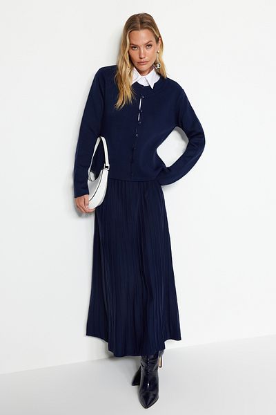 Trendyol Modest Súprava kardiganu a sukne z tmavomodrého úpletu - s gombíkmi TCTAW24US00043