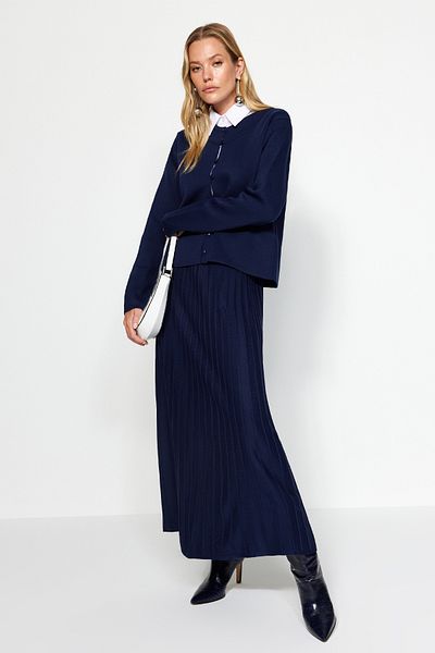 Trendyol Modest Súprava kardiganu a sukne z tmavomodrého úpletu - s gombíkmi TCTAW24US00043