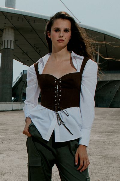 Trendyol Collection X Sagaza Studio White Sleeve Label Detailní popelínová košile TCLAW24GO00002