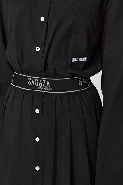 Trendyol Collection X Sagaza Studio Černý pas s otevřeným pasem/Skater pas s pláštěm z palepate šaty tclaw24el00000