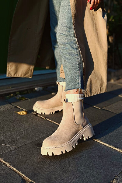 POLKA STORE Chelsea Elastik Yan Bantlı Kalın Taban Rahat Lastikli Süet Bej Nude Ten Kısa Mini Kadın Bot