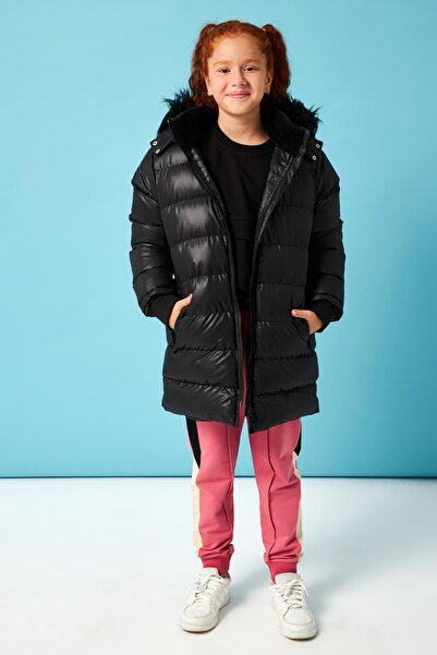 Perendi Dívčí kabát s kožešinou a kapucí černý