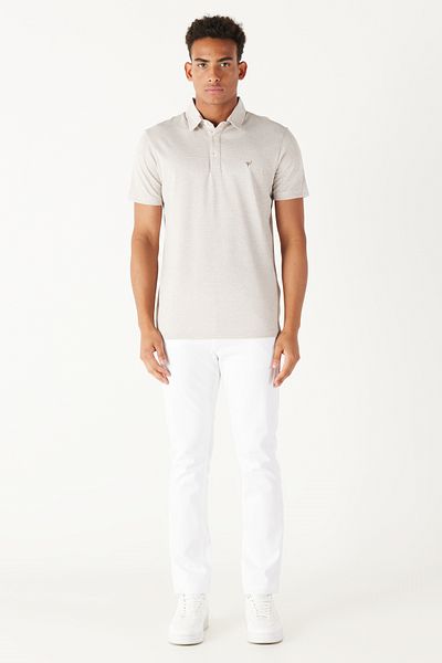 AC&Co / Altınyıldız Classics Pánské norkově bílé žakárové tričko Easy-Iron Slim Fit úzkého střihu s výstřihem a krátkým rukávem