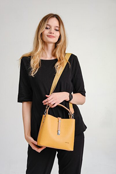 Just Polo حقيبة كتف نسائية S3 متوسطة الحجم JP منقوشة ومطبوعة بقفل مفصل مكونة ...