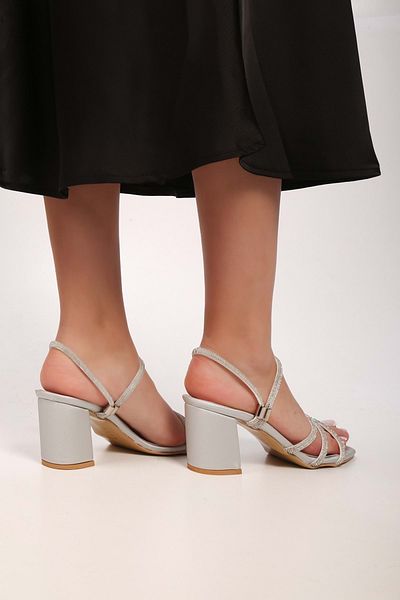 Shoeberry Poas Silver Satin Stone Heeled-Hausschuhe und -Schuhe für Damen