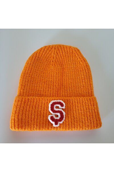 initialess قبعة صوف برتقالية محبوكة مطوية من الموهير مع حرف S