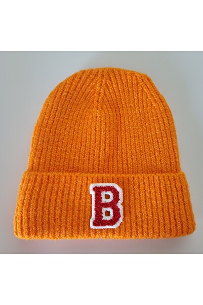 initialess قبعة صوف برتقالية محبوكة مطوية من الموهير مع حرف B
