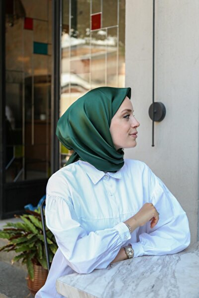 shantuQ PLAIN CRYSTAL SCARF - EMERALD