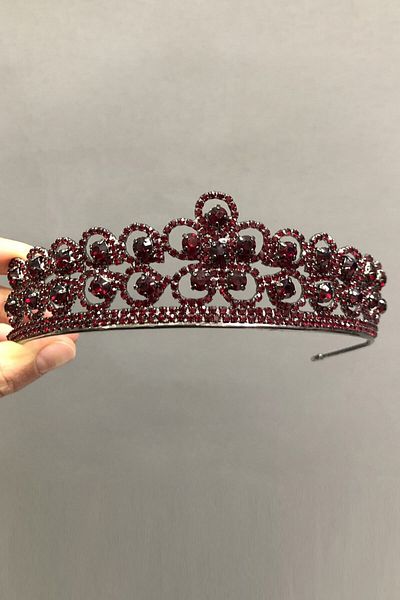 Hobigram Model margarete pentru cele mai frumoase mirese Coroana de mireasa si henna burgundy – Coroana, cu piatra de cristal, model elegant – Coroana – T
