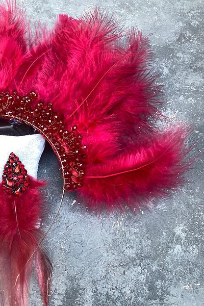 Hobigram Coroană și cercei de mireasă Henna cu mărgele de cristal și pene Maya Burgundy pentru cele mai frumoase mirese – Coroană, cu pietre de cristal