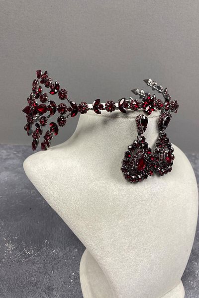 Hobigram Set de coroană și cercei cu henna de mireasă Helenist Burgundy pentru cele mai frumoase mirese – Coroană, piatră de cristal, modă elegantă