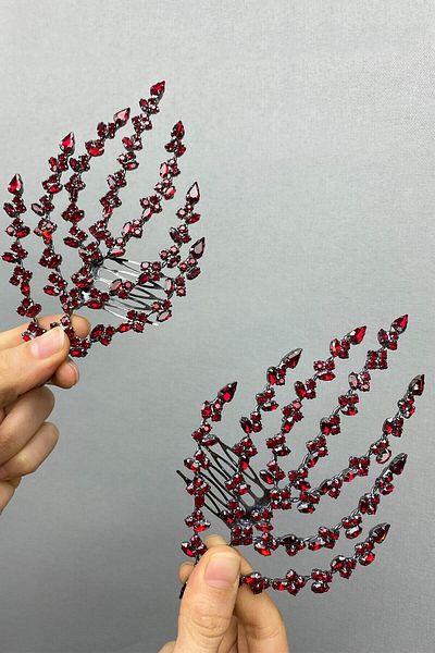 Hobigram Accesoriu de păr Coroană Henna cu model de frunze pe două fețe bordeaux pentru cele mai frumoase mirese – Coroană, cu piatră de cristal –