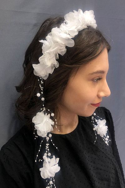 Hobigram Τεχνητό λουλούδι Λευκό τούλι λουλουδάτο κορώνα λέιζερ – Προσαρμοσμένο σχέδιο, αξεσουάρ, ποιοτική παραγωγή, εντυπωσιακό στυλ