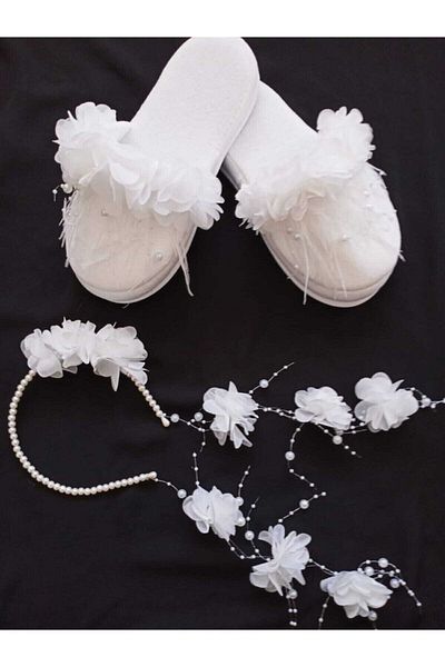 Hobigram Lohsa Sets Women's White Pearl with Waving Earrings Azalea Crown Slippers Maternity Set
