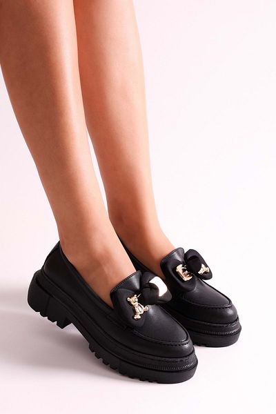Shoeberry Damen Astor Black Skin Loafer mit dicker Sohle und Schleife, Black Skin