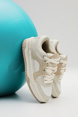 Çok katlı skater model spor ayakkabı ürün fotoğrafı