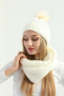 Kadın Ekru Triko Ponponlu Bere Ve Örgü Boyunluk Set ürün fotoğrafı