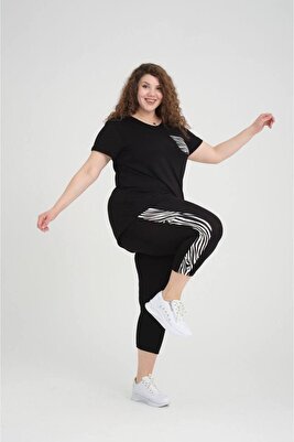 Siyah Cep Aksesuarlı Yan Şeritli Kapri Takım ürün fotoğrafı