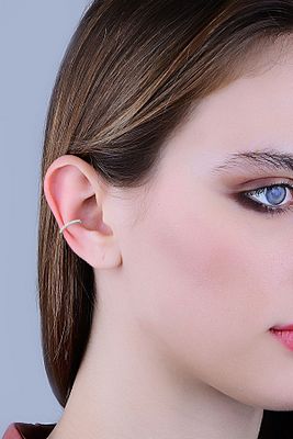 Gümüş Rodyumlu Zirkon Taşlı Tekli Kıkırdak Küpe Sgtl10571rodaj ürün fotoğrafı