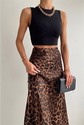 Leopar Desen Viskon Saten Kumaş Midi Boy Kahverengi Etek ürün fotoğrafı