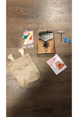 Kalimba Tam Set Koa Ağacı ( Taşıma Çantası, Parmak Penası, Akort Çekici, Sticker, Kitap Hediye) ürün fotoğrafı