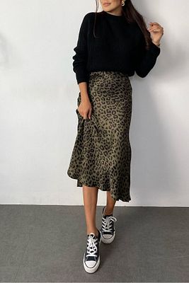 Leopar Desen Viskon Saten Midi Boy Etek -haki Yeşil ürün fotoğrafı