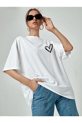 Minimal Kalp Baskılı Beyaz Oversize Tshirt ürün fotoğrafı